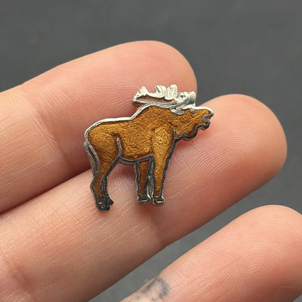 Brown Moose‎ Animal Lapel Hat Pin